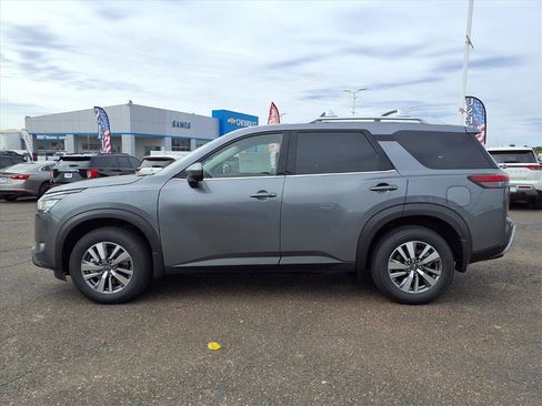 New 2025 Nissan Pathfinder SL image 4