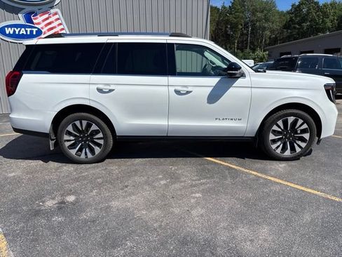 Used 2026 Ford Expedition Platinum w/ Driver's Package AWD/4WD image 2