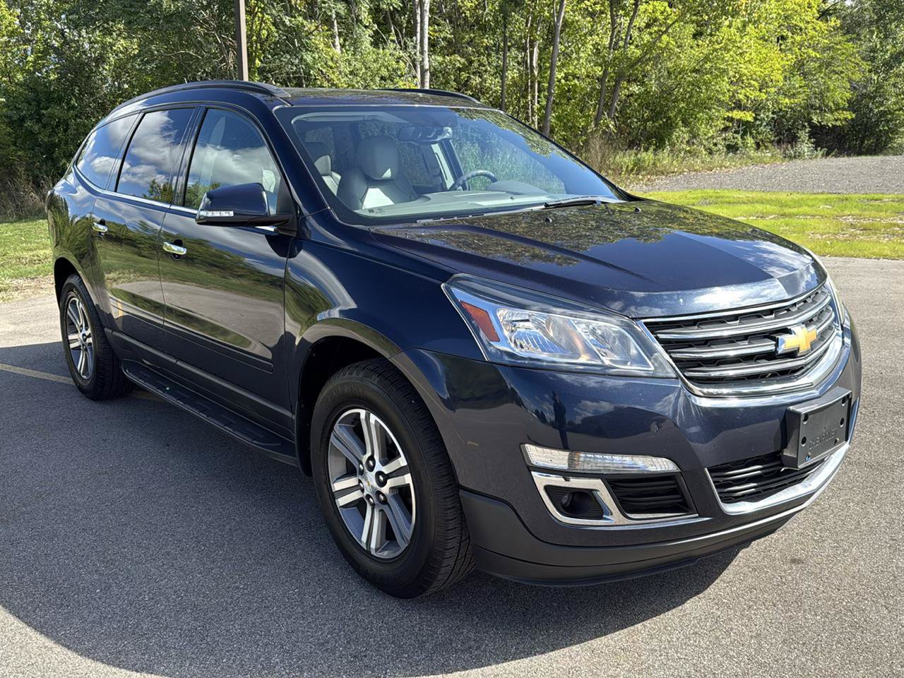 Used 2017 Chevrolet Traverse LT FWD image 3