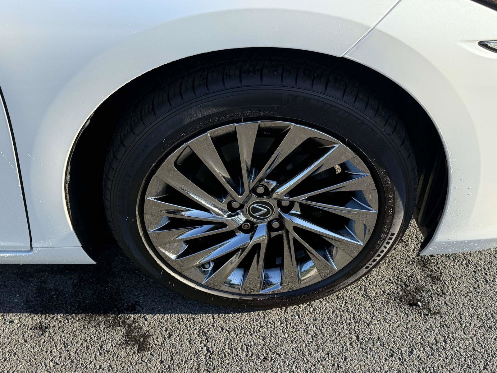 Used 2024 Lexus ES 300h Ultra Luxury w/ Accessory Package (Z2) FWD image 7