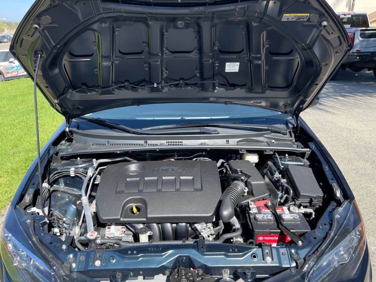 Used 2019 Toyota Corolla LE w/ Carpet Mat Package (TMS) FWD image 29