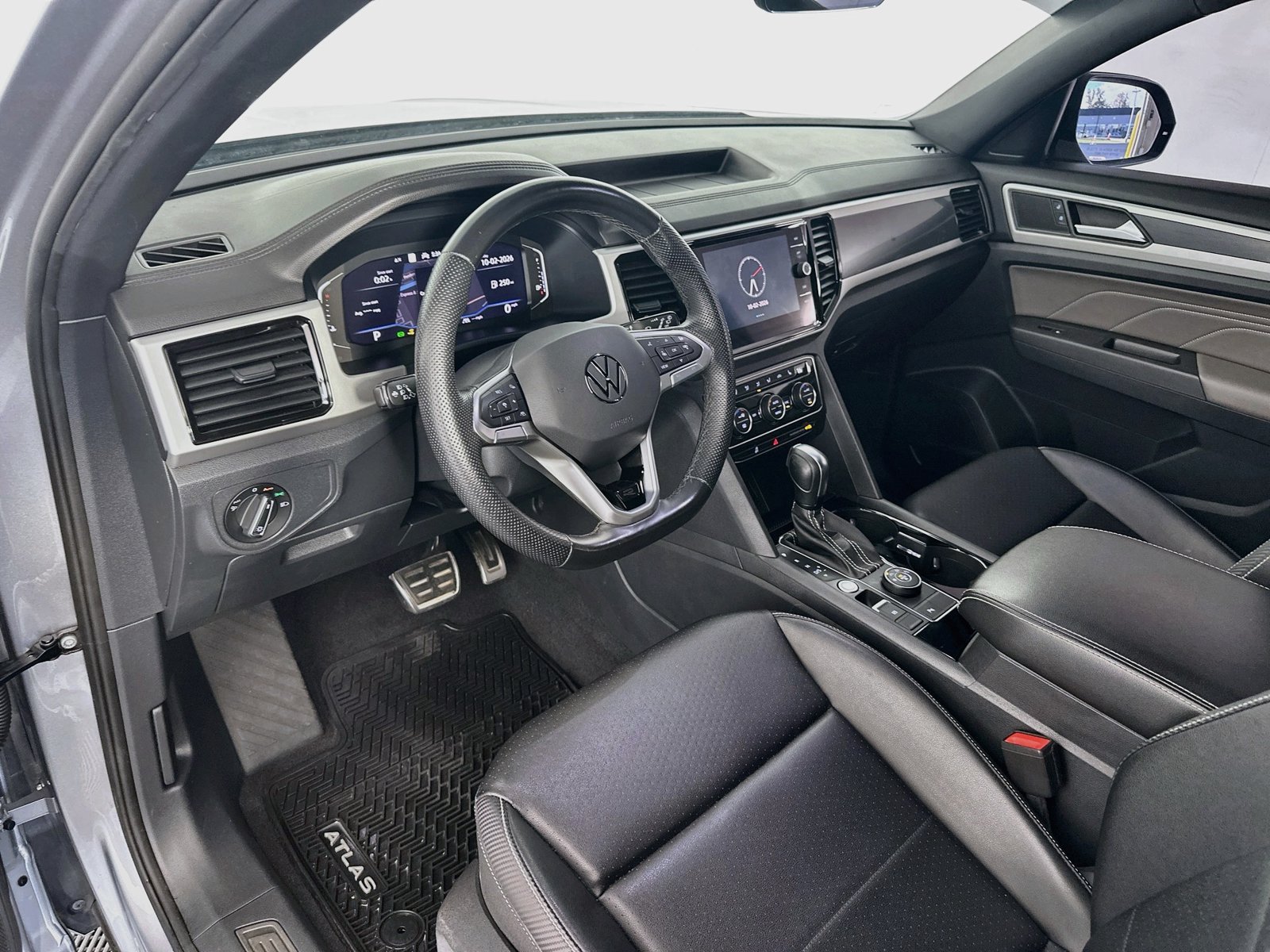 Used 2023 Volkswagen Atlas Cross Sport SEL R-Line AWD/4WD image 9
