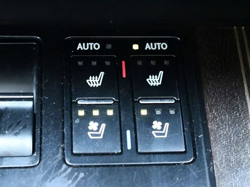 Used 2018 Lexus RX 350L Luxury w/ Accessory Package AWD/4WD image 29