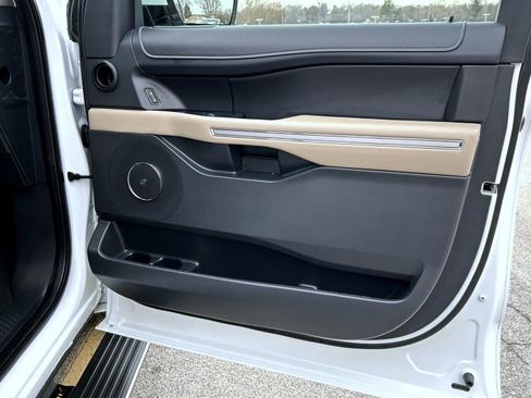 Used 2024 Ford Expedition Max Limited image 16