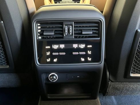Certified 2025 Porsche Cayenne Coupe AWD/4WD image 17