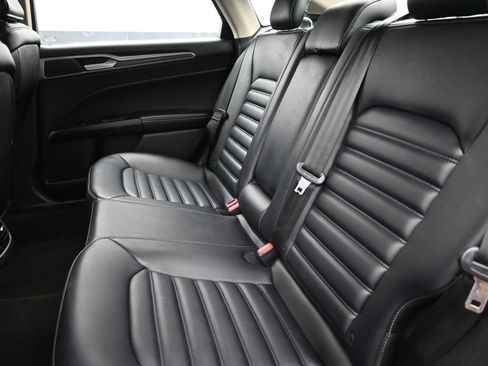 Used 2020 Ford Fusion SEL image 21