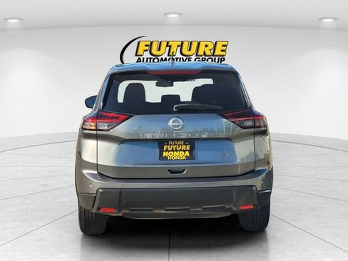 Used 2024 Nissan Rogue SV FWD image 8