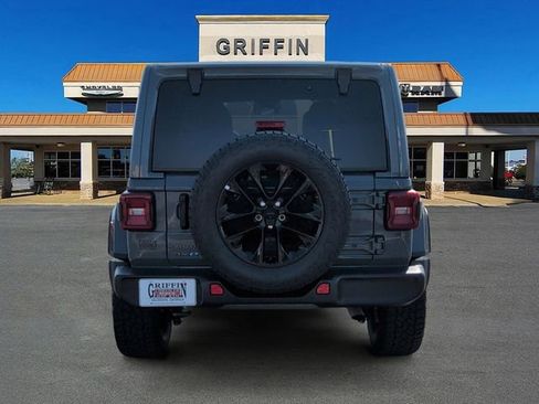 Used 2025 Jeep Wrangler Unlimited Sahara AWD/4WD image 8