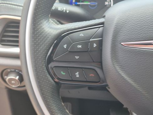 Used 2021 Chrysler Pacifica Limited w/ Uconnect Theater Family Group FWD image 17