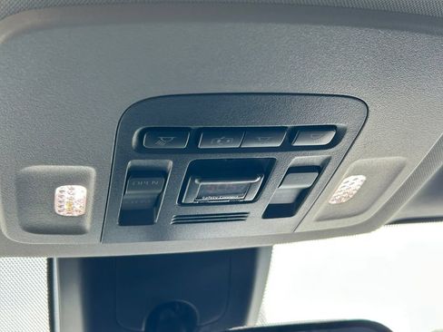 Used 2019 Toyota Camry SE FWD image 18
