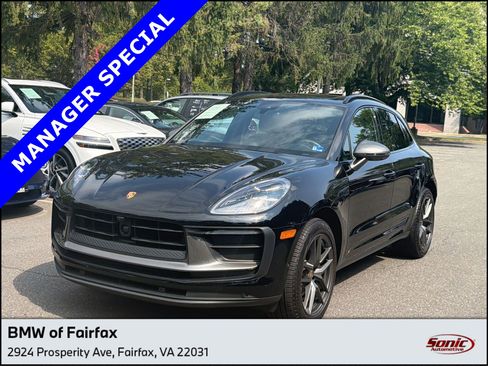 Used 2024 Porsche Macan AWD/4WD image 1