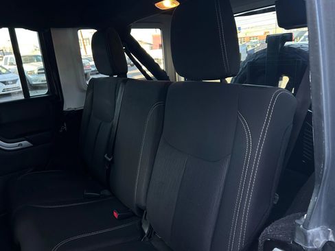 Used 2018 Jeep Wrangler Unlimited Sahara w/ Connectivity Group image 20