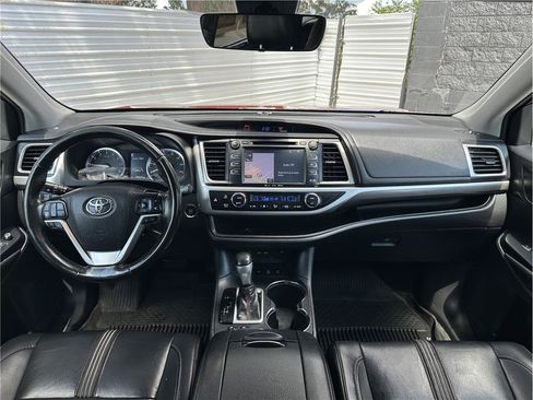 Used 2019 Toyota Highlander SE AWD/4WD image 20