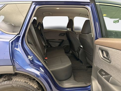 Used 2023 Nissan Rogue S image 17