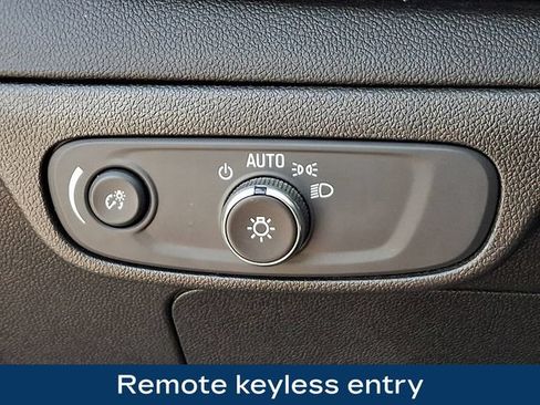 Used 2023 Chevrolet Bolt EUV LT w/ Comfort Package FWD image 9