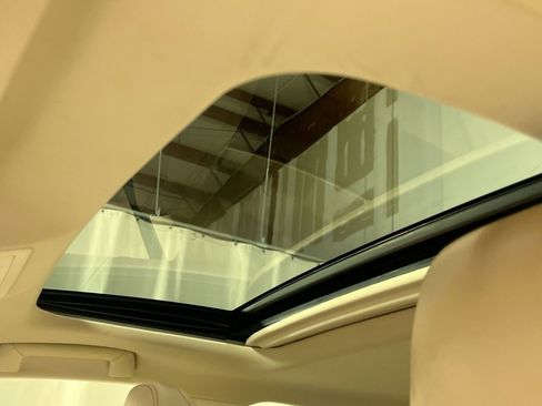 Used 2016 Lexus ES 350 w/ Luxury Package w/Wood Trim image 24