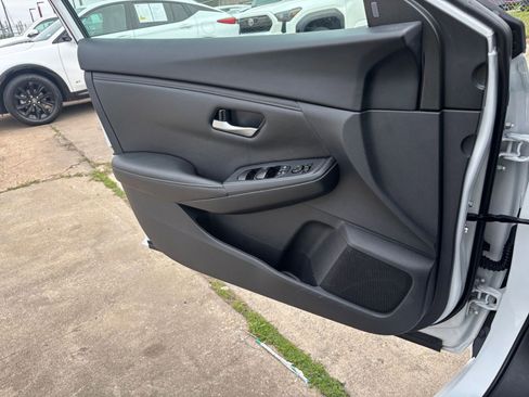 Used 2025 Nissan Sentra SV FWD image 18