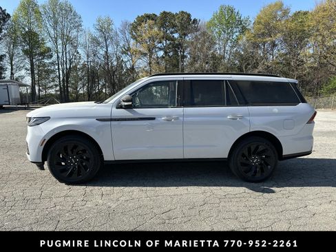 New 2026 Lincoln Navigator Reserve w/ Jet Appearance Package AWD/4WD image 4