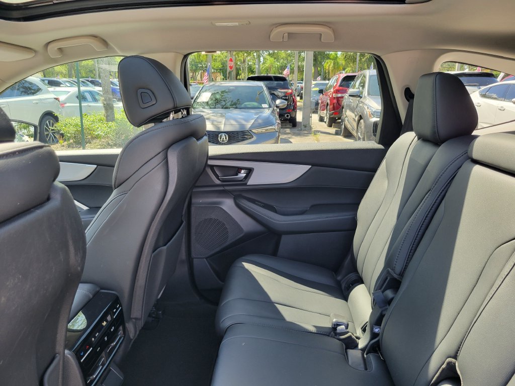 Used 2024 Acura MDX SH-AWD image 11
