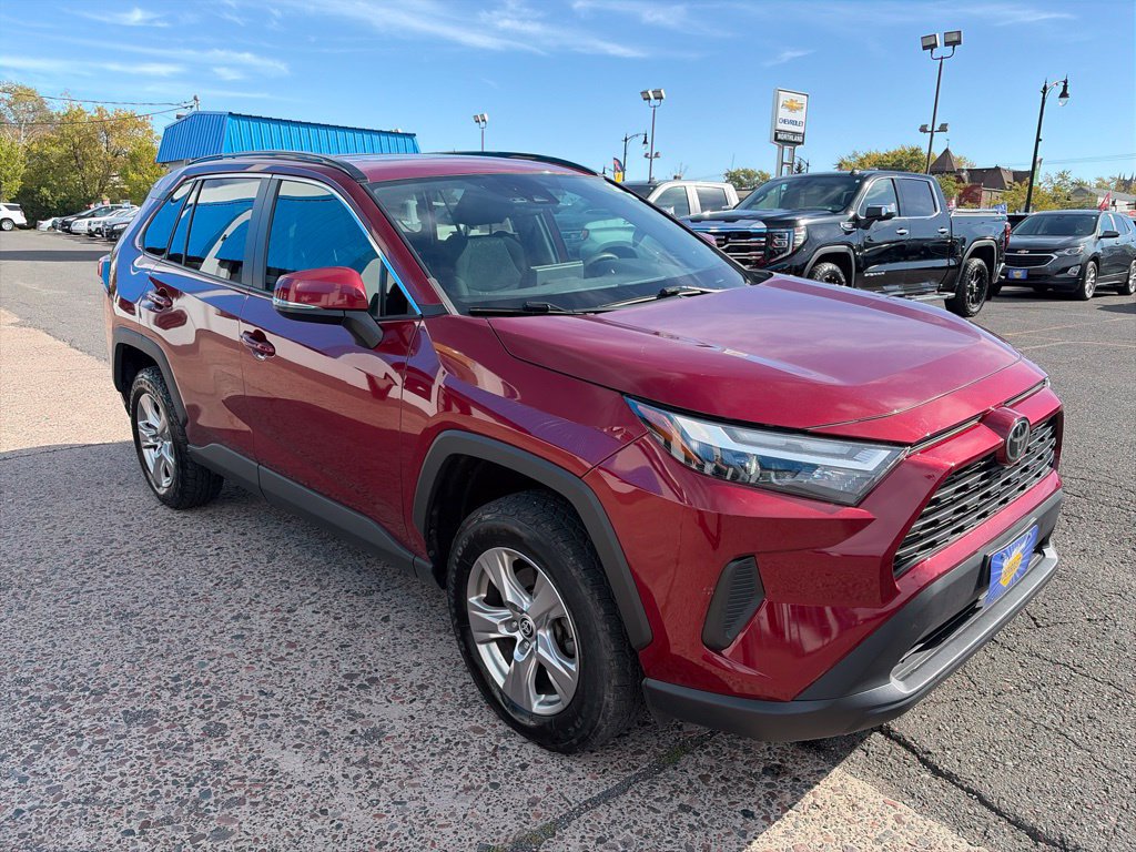 Used 2022 Toyota RAV4 XLE w/ Convenience Package AWD/4WD image 3