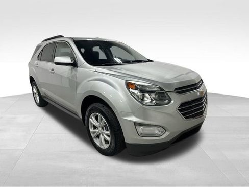 Used 2017 Chevrolet Equinox LT w/ Convenience Package image 3