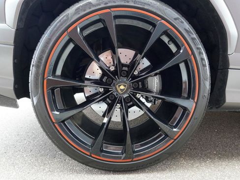 Used 2022 Lamborghini Urus AWD/4WD image 28