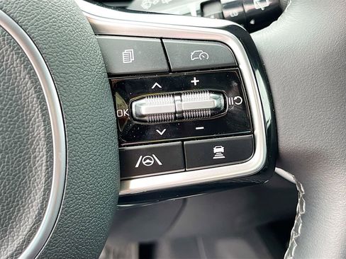 Certified 2025 Kia Sorento S w/ Panoramic Sunroof Package image 18