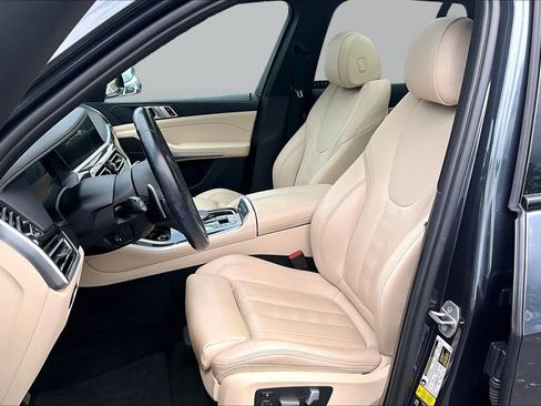 Used 2022 BMW X5 xDrive40i w/ M Sport Package AWD/4WD image 8