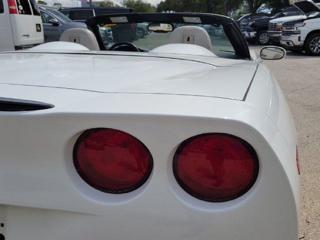 Used 2010 Chevrolet Corvette Convertible w/ Preferred Equipment Group RWD image 14