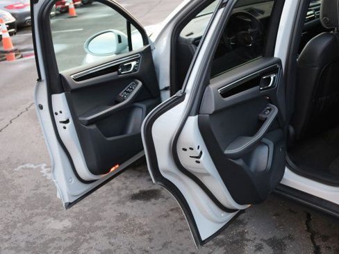 Used 2023 Porsche Macan S image 21