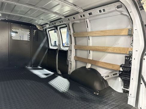 Used 2024 GMC Savana 2500 w/ Driver Convenience Package image 29