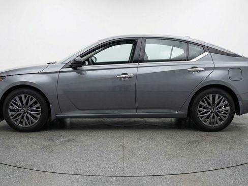 Used 2025 Nissan Altima 2.5 SV image 5
