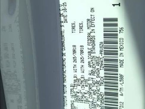 Certified 2025 Toyota Tacoma TRD Off-Road image 28