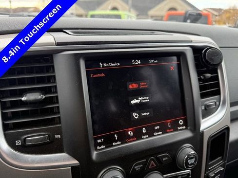 Used 2019 RAM 1500 Classic SLT w/ Luxury Group image 3