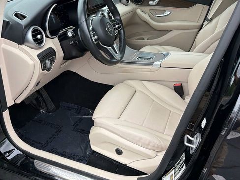 Used 2022 Mercedes-Benz GLC 300 4MATIC w/ Multimedia Package Lite image 9