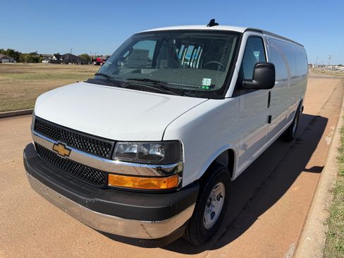 New 2025 Chevrolet Express 3500 Extended w/ Driver Convenience Package image 7