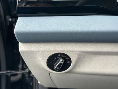 New 2025 Volkswagen Jetta SE FWD image 21