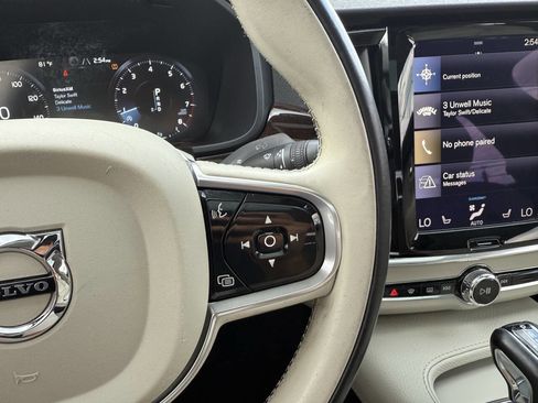 Used 2017 Volvo S90 T6 Momentum w/ Vision Package image 17