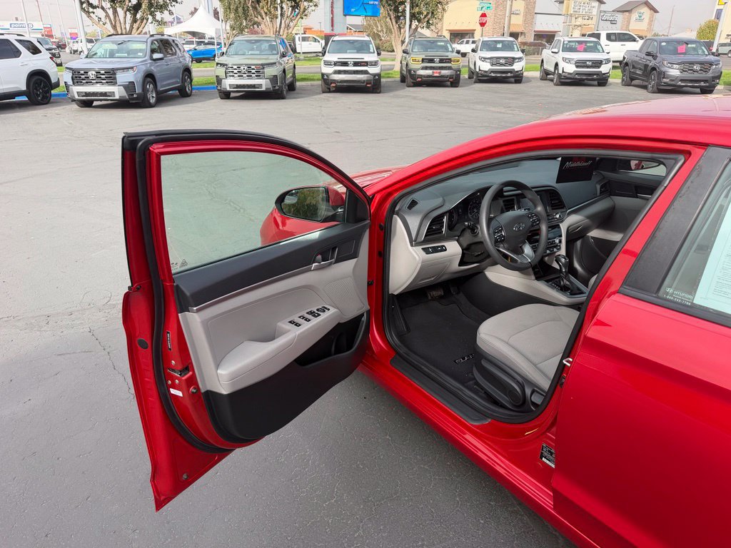 Used 2020 Hyundai Elantra SE FWD image 14