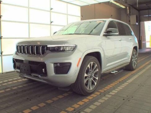 Used 2023 Jeep Grand Cherokee Overland w/ Adv Protech Group III AWD/4WD image 1