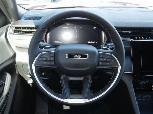 New 2025 Jeep Grand Cherokee L Altitude image 16