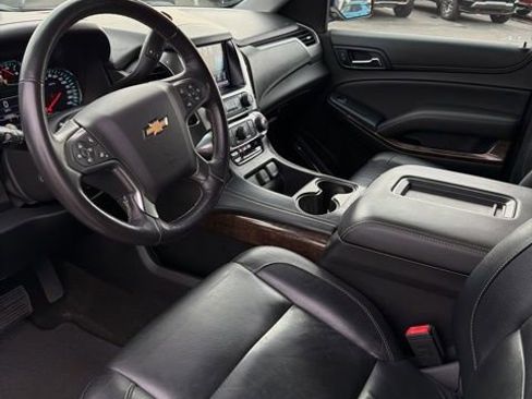 Used 2018 Chevrolet Suburban LT w/ Luxury Package image 21