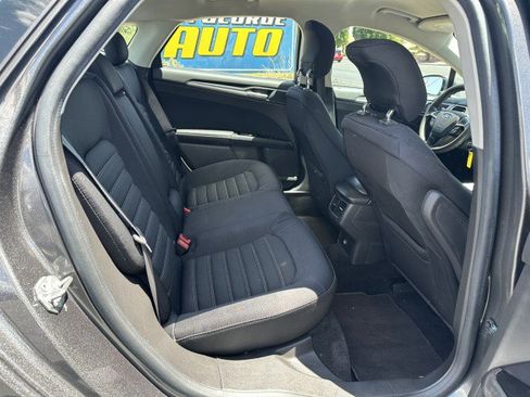 Used 2015 Ford Fusion SE FWD image 16