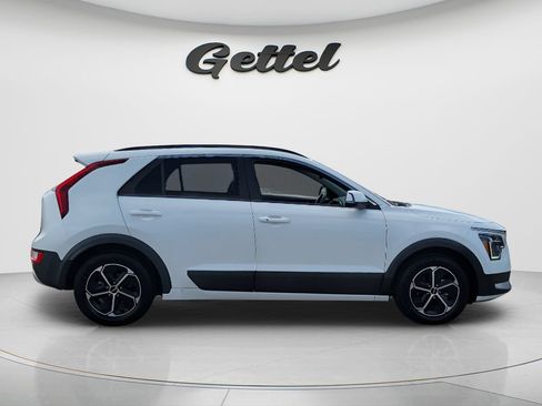 Used 2023 Kia Niro EX FWD image 4