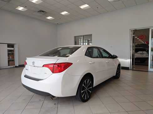 Used 2019 Toyota Corolla SE FWD image 3