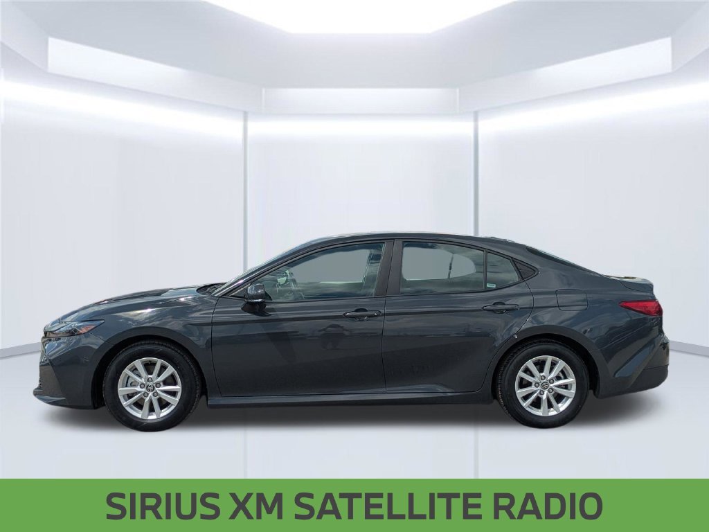 Used 2025 Toyota Camry SE FWD image 2