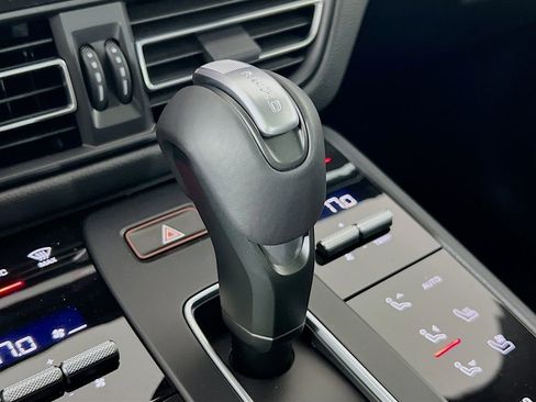 New 2026 Porsche Macan image 19