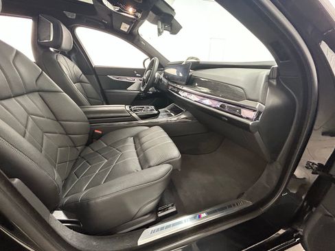 Used 2023 BMW 760i xDrive w/ Executive Package image 42