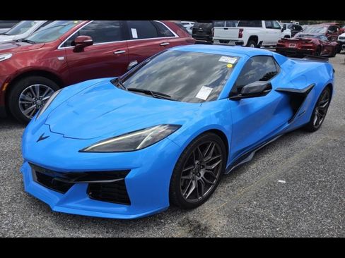 Used 2025 Chevrolet Corvette Z06 RWD image 3