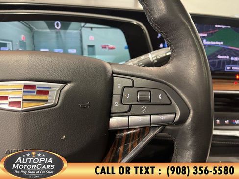 Used 2024 Cadillac Escalade Premium Luxury AWD/4WD image 38